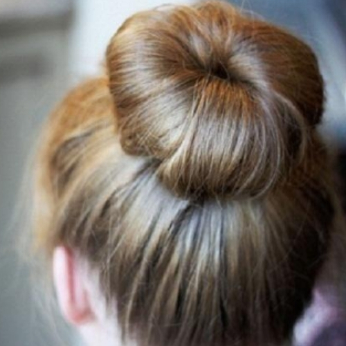 ideia penteados com coque rosquinha