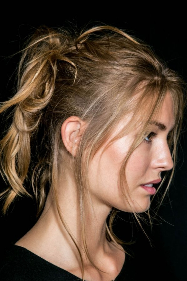 ideia penteados para cabelos finos preso mechas soltas