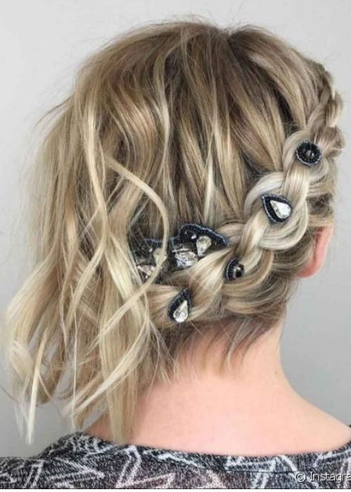 modelo penteados para casamento curto ponta solta