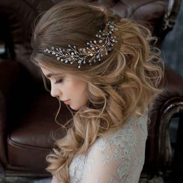 modelo penteados para formatura longo cacho presilha