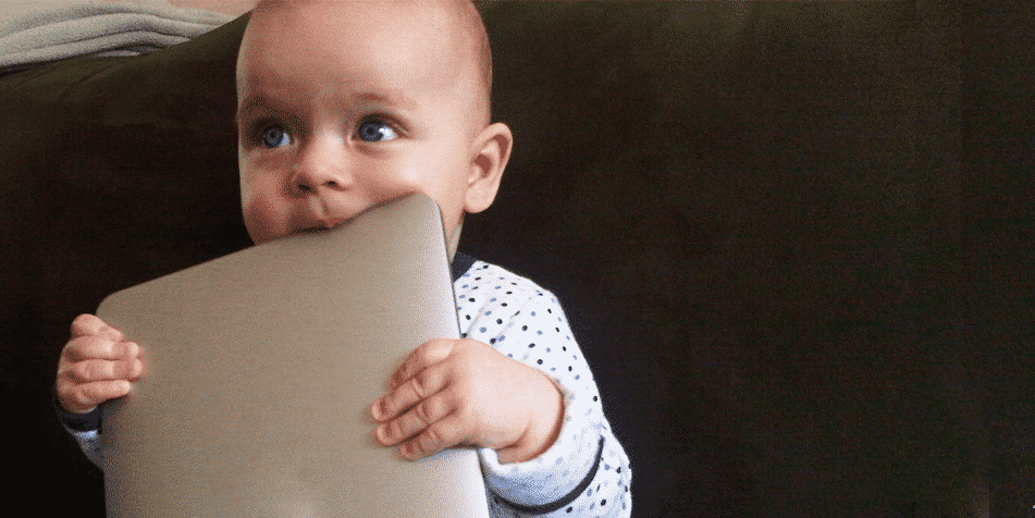 perigos-smartphone-celular-tablets-criancas-bebes