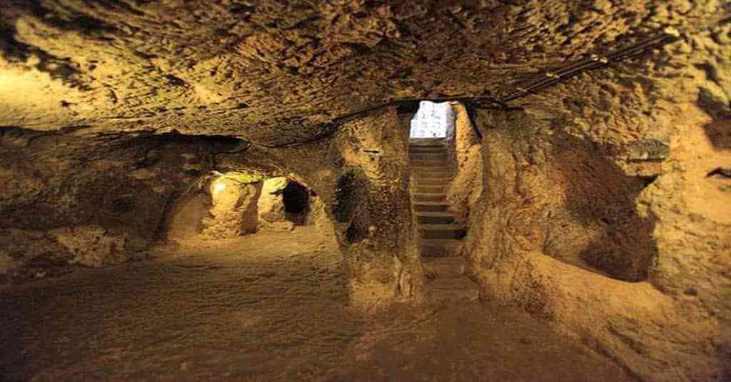 pessoas_viviam_tras_casa_2