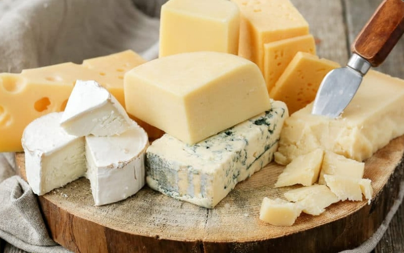 petiscos com vinho queijos variados