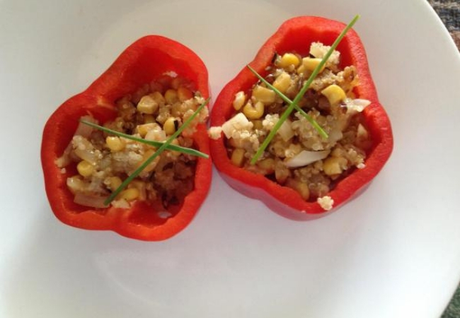 pimentão recheado com quinoa
