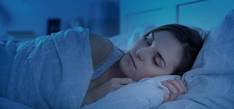 piores hábitos na hora de dormir