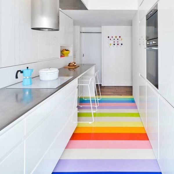 com piso colorido