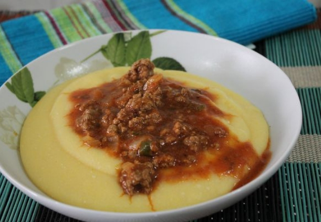 polenta cremosa com carne moída