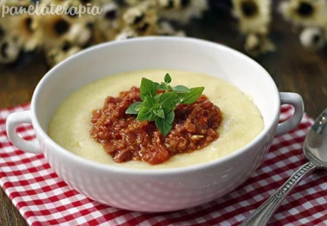 polenta cremosa com linguiça