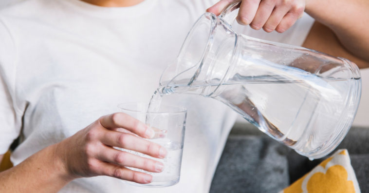 beber água para melhorar o sistema digestivo