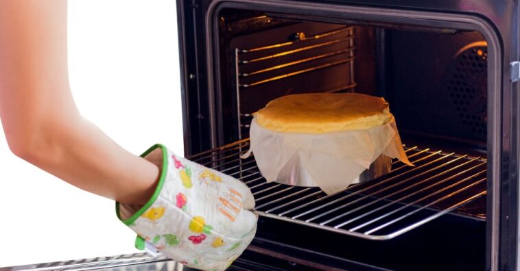 por que bolo murcha ao sair do forno