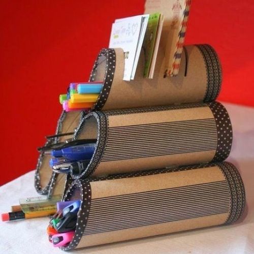 artesanato com rolo de papel higiênico porta-canetas 