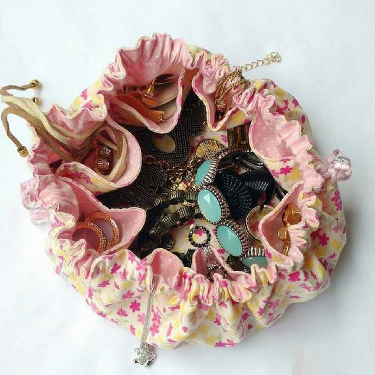 porta-joia com artesanato em tecido