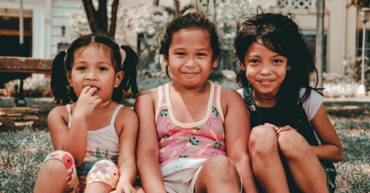 primos da mesma idade