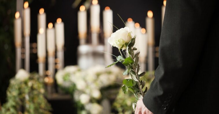 profissão confessor de caixão