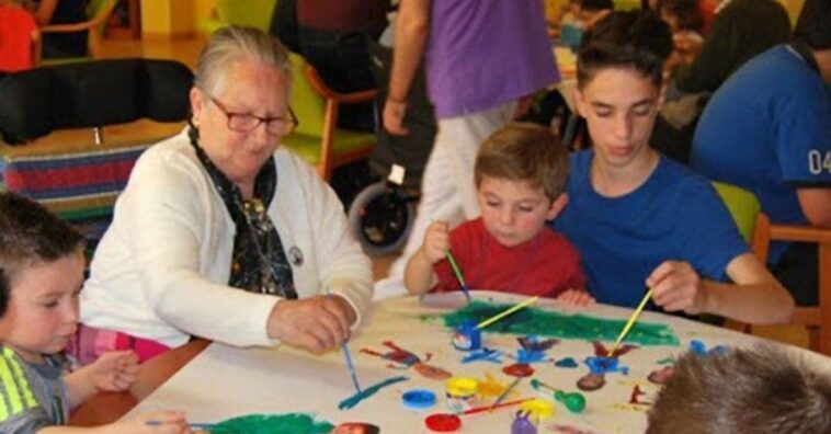 programa reune idosos e crianças