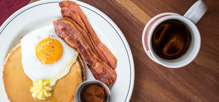 proteínas para café da manhã americano