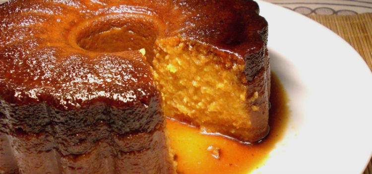 pudim de pão tradicional na panela de pressão