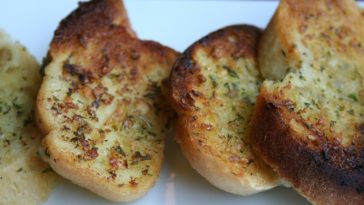 pão de alho de frigideira