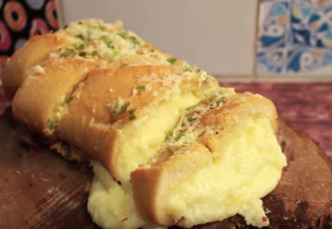 pão de alho com muito queijo