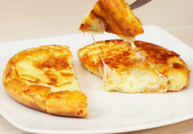 pão de queijo de tapioca com cream cheese