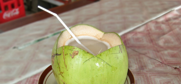 quando beber agua de coco