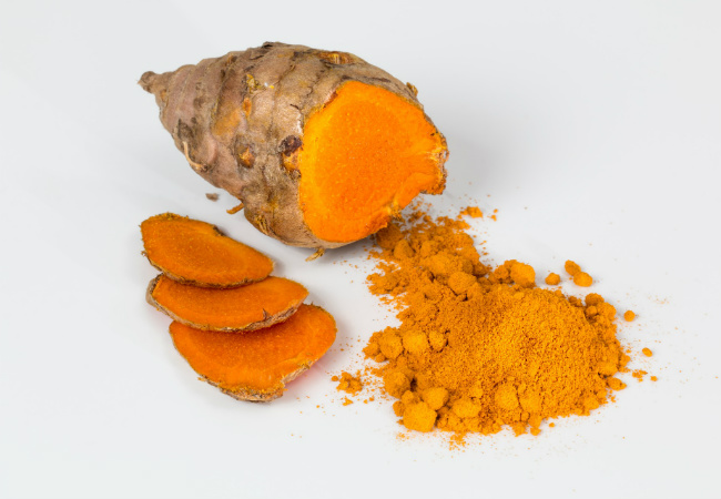 raízes comestíveis cúrcuma
