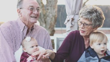 Receber netos em casa