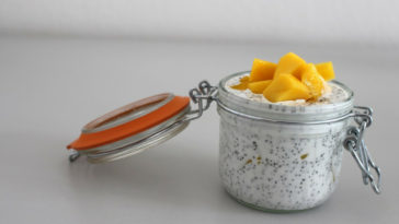 pudim de chia com manga e coco