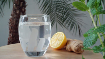 água detox com gengibre
