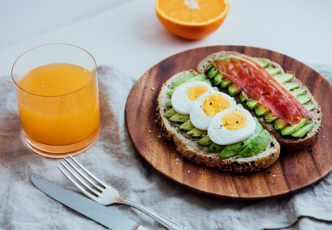 receitas com ovo cozido sanduíche com abacate