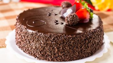 bolo bombom de morango