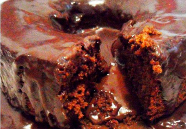 receitas de bolo de chocolate cremoso com passas