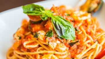 espaguete com camarão