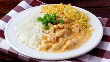 estrogonofe com iogurte