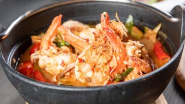 estrogonofe de camarão