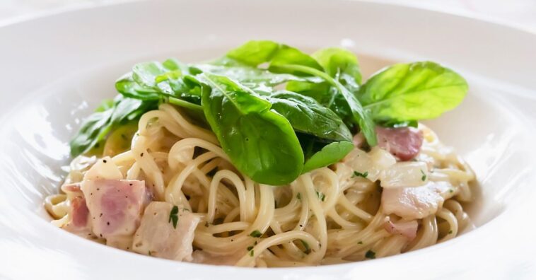 macarrão com presunto e queijo
