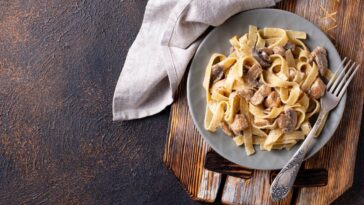 macarrão com cogumelo