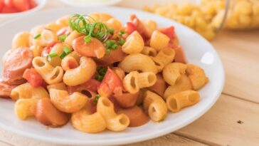 macarrão com salsicha