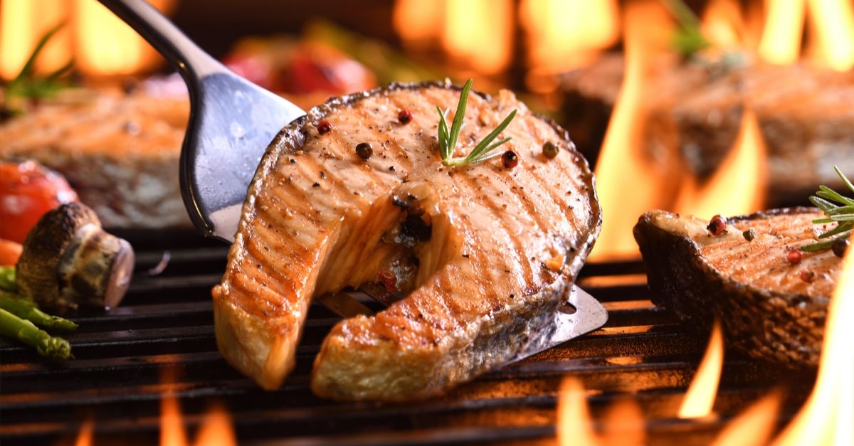 salmão com alcaparras