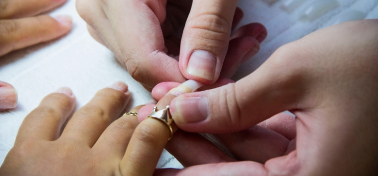 como recuperar unhas danificadas tratar contaminação