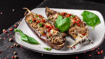 berinjela recheada com carne moída