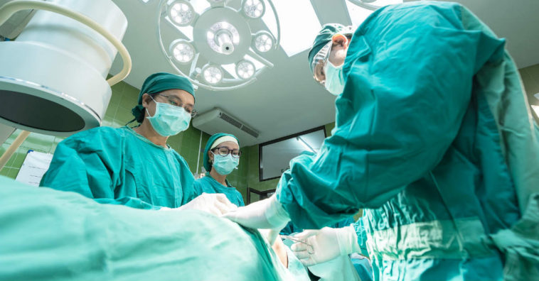 acordar durante a cirurgia