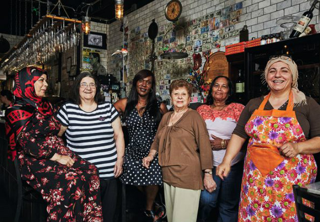 restaurante contrata avós história