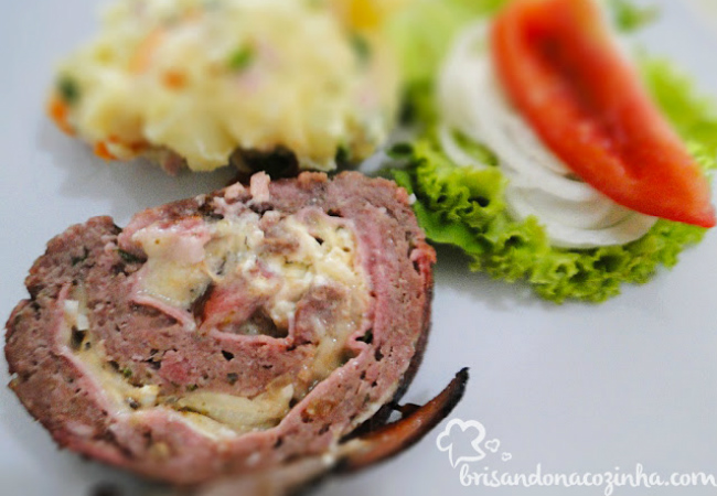 rocambole de carne moída com linguiça