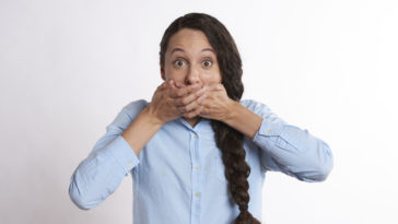 roer as unhas faz mal