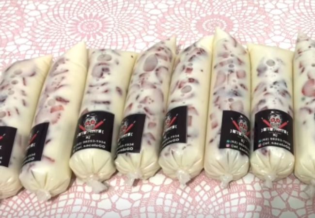 sacolé gourmet de morango e ninho