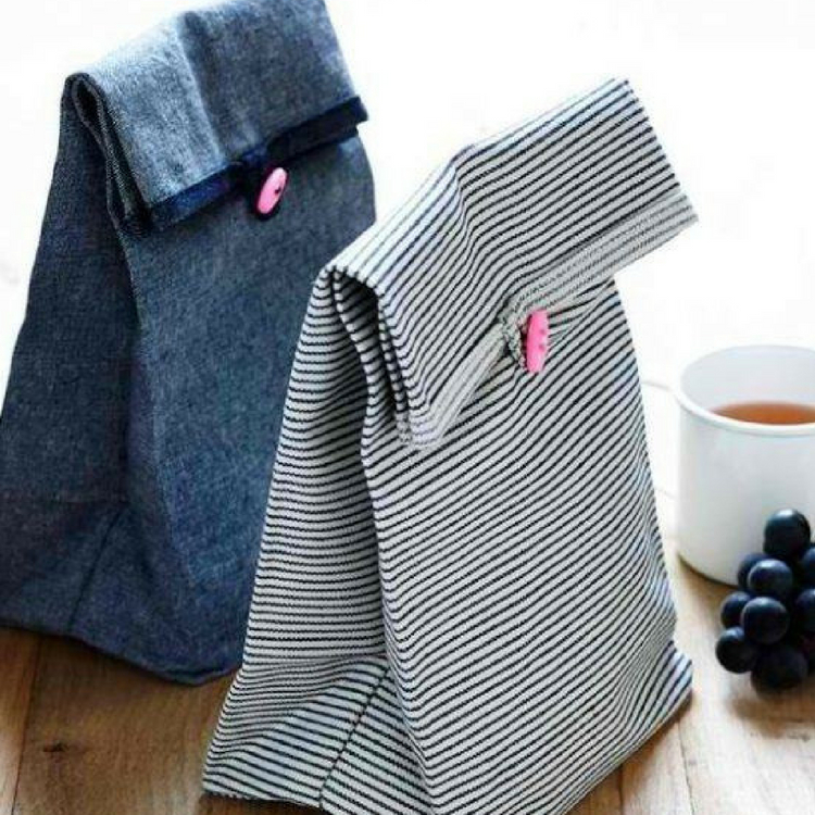 sacolas com artesanato em tecido