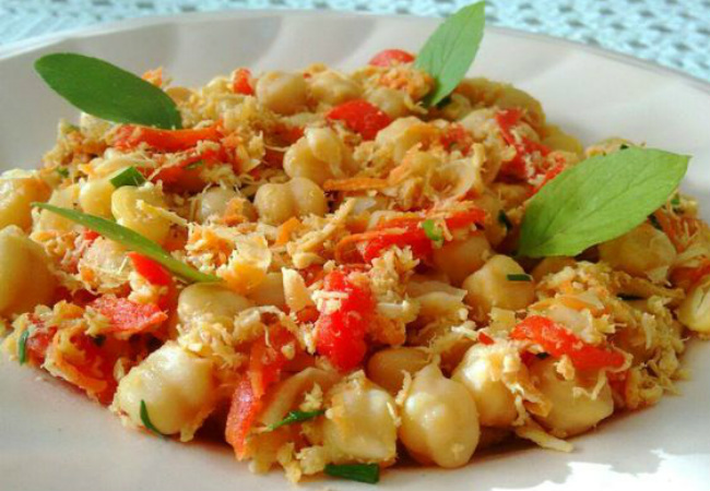 salada com grao de bico