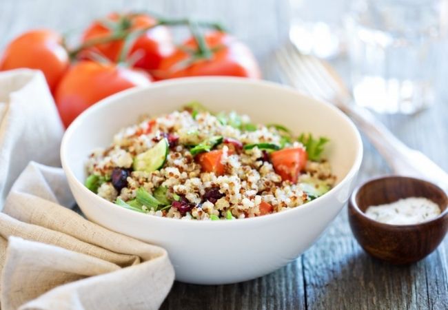 salada de abacate e quinoa