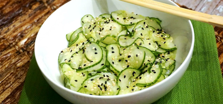 salada de pepino japonês simples